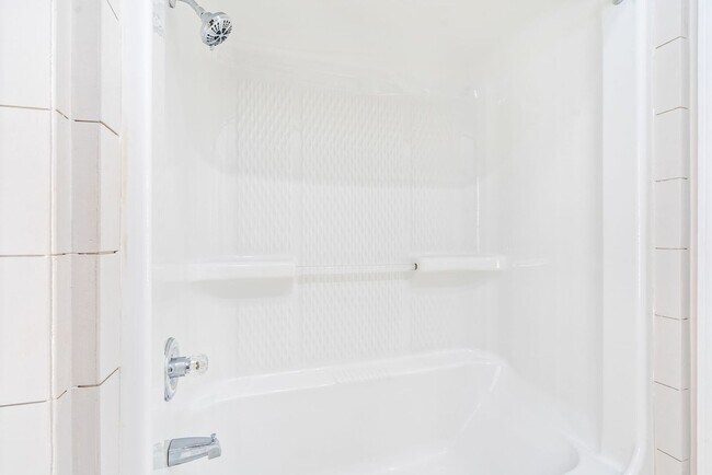 Building Photo - 1902 Hillbrook Cir