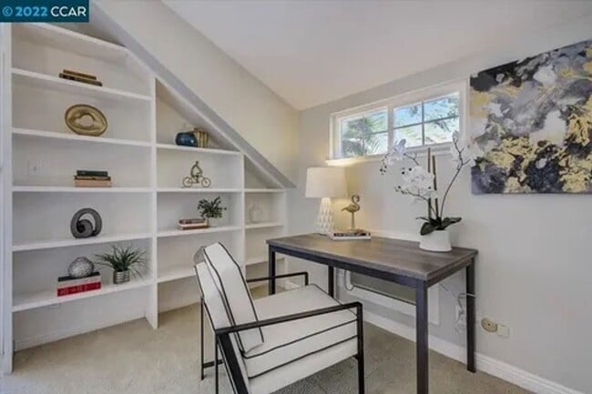 Building Photo - Spacious Single Family Home