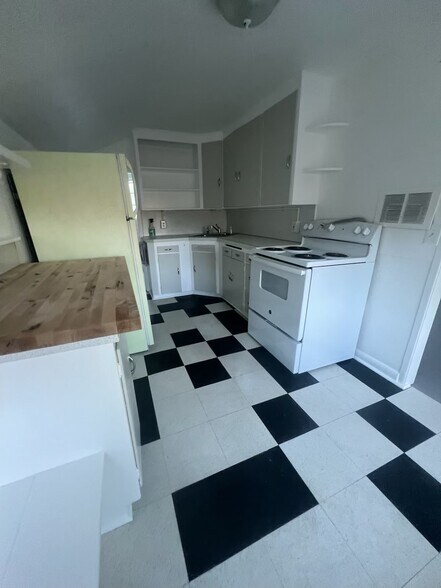 Primary Photo - 4721 5th Ave NE