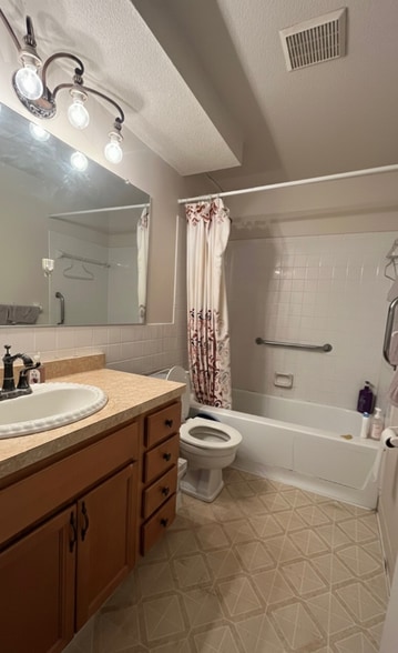 Building Photo - 3948 Ridge Lea Rd