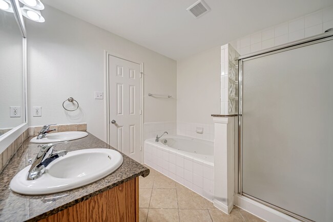 Building Photo - 18439 Sunrise Oaks Ct