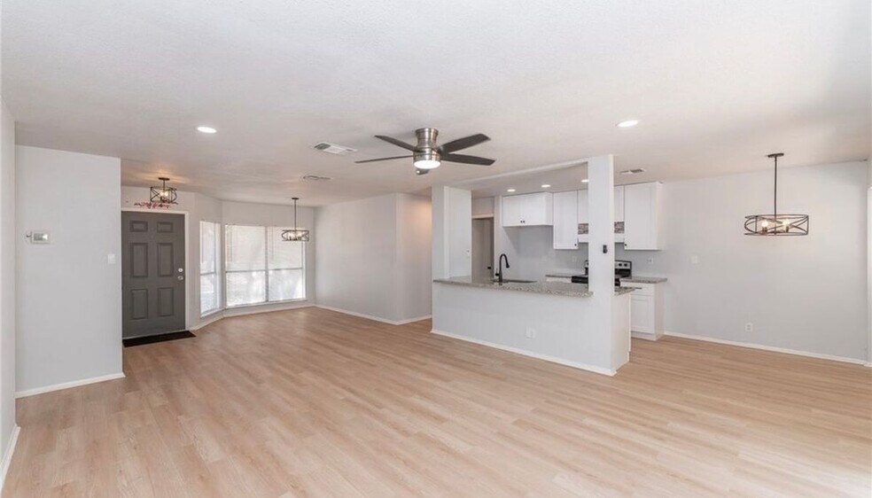 Building Photo - 11359 Spg Crst Dr