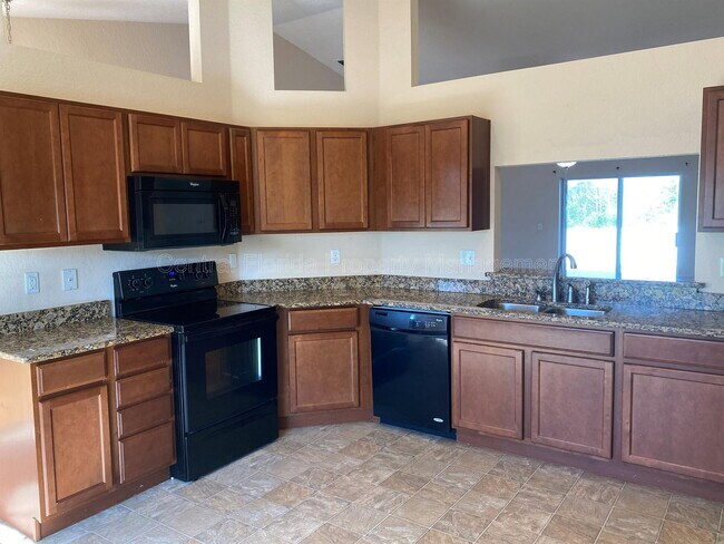 Building Photo - 250 Highland Meadows Ct