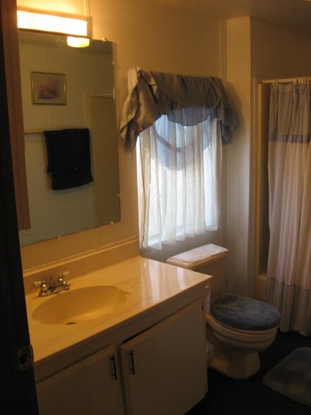 Building Photo - 20205 Henry Rd