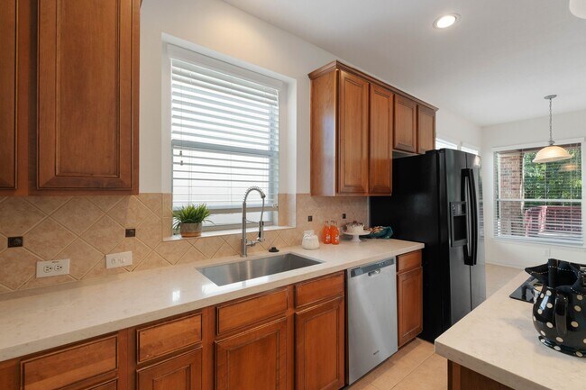 Building Photo - 11 Korbel Ct