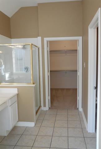 Building Photo - 221 S Village Dr