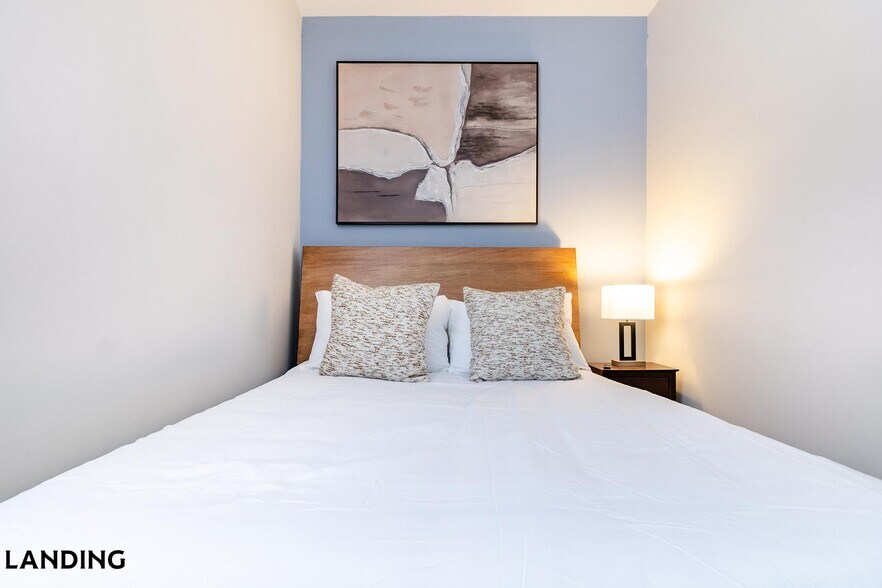 Building Photo - 265 College St