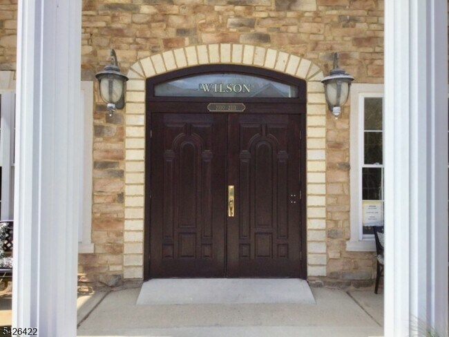 Building Photo - 2112 Clinton Ln