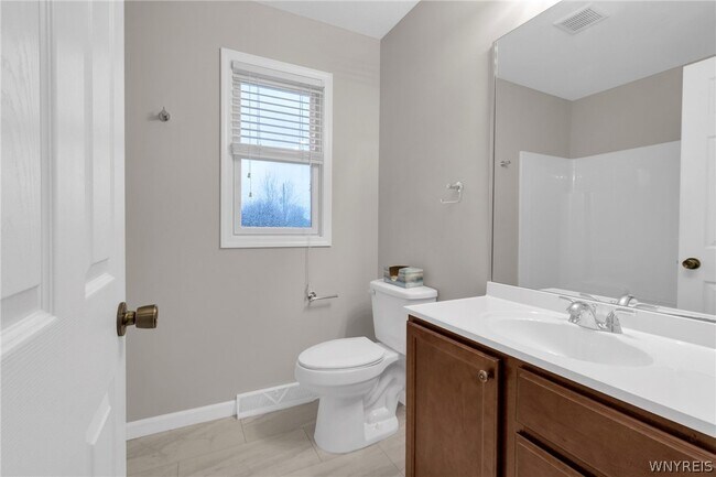 Building Photo - 940 Reserve Rd