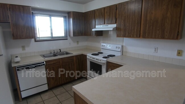 Building Photo - 4953 Basswood Dr