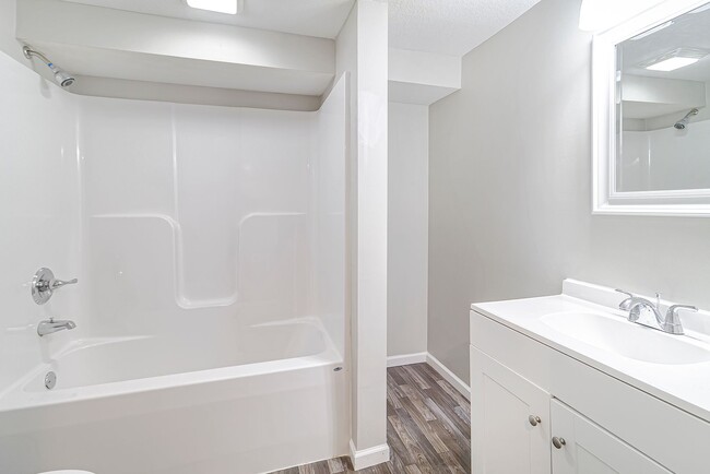 Building Photo - 181 SE State Rte 13