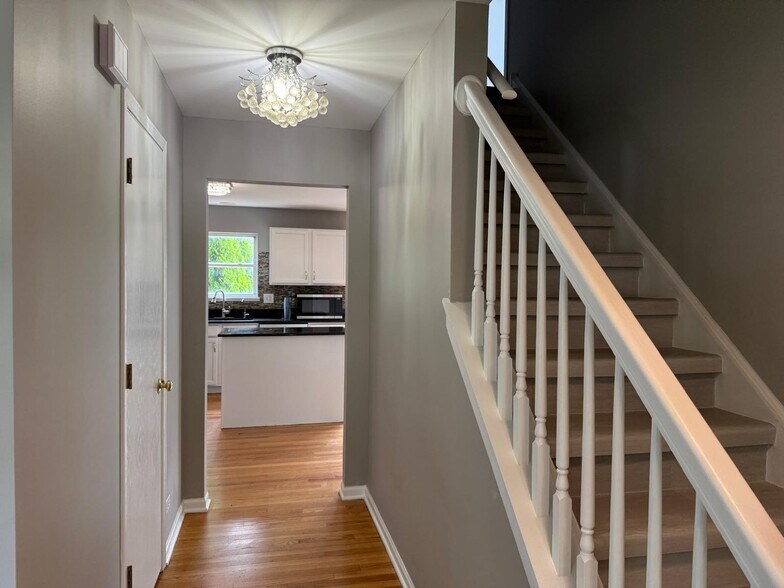 Building Photo - 3713 Edgebrook Ct