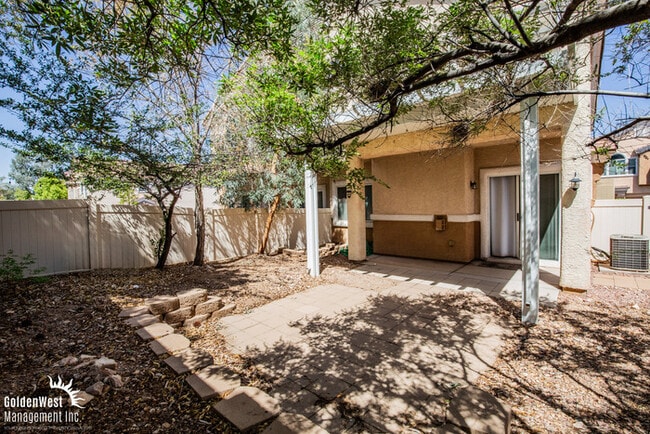 Building Photo - Beautiful Two-Story 3Bdm 2.5Ba Rowhome Nestled in Henderson!