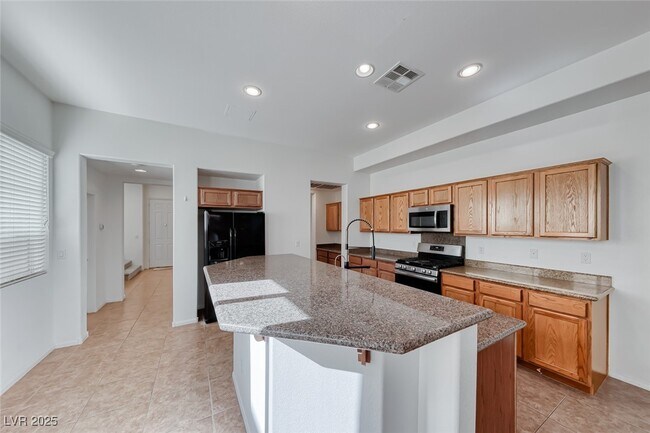 Building Photo - 6534 Ditmars St