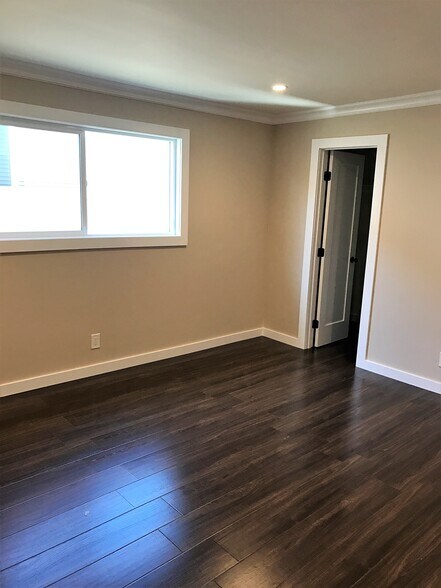 Building Photo - 749 Center Pl