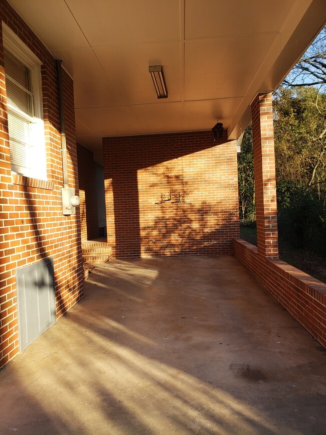 Building Photo - 3710 N Lyons St