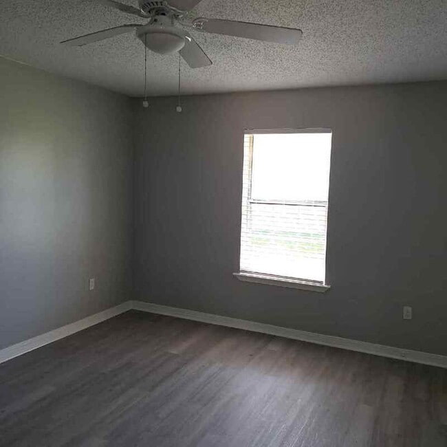 Building Photo - 42470 Barry Ct