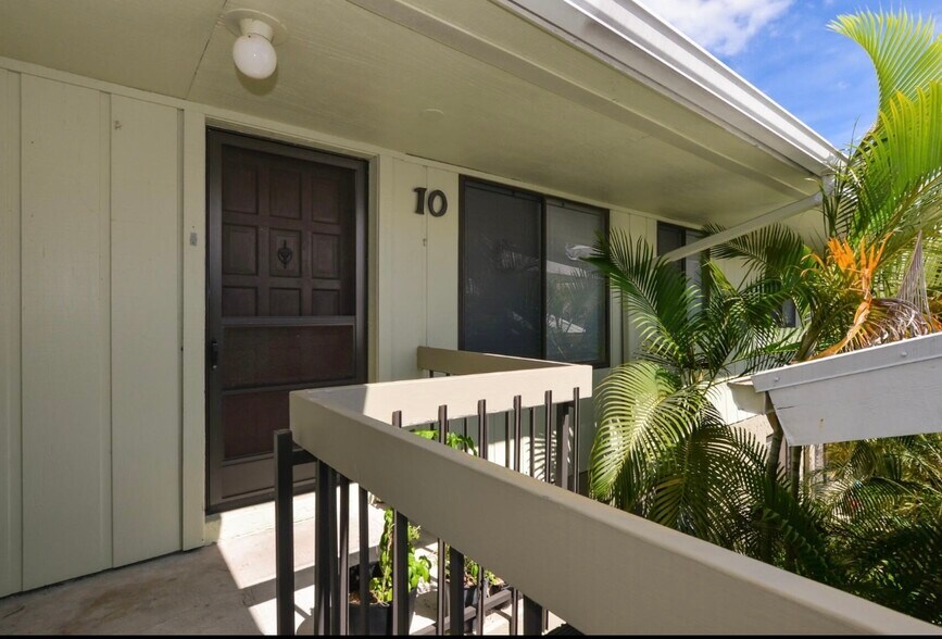 Building Photo - 800 NW Fork Rd