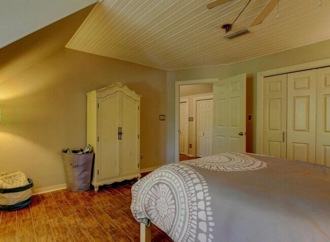 Building Photo - Executive Lakefront Retreat with Private P...