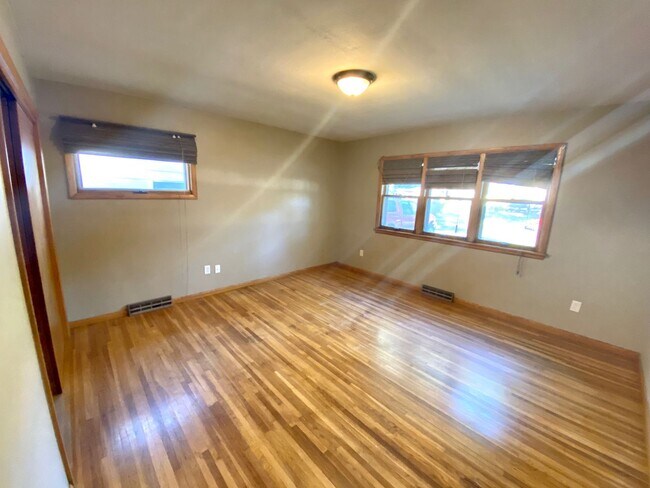 Building Photo - 1418