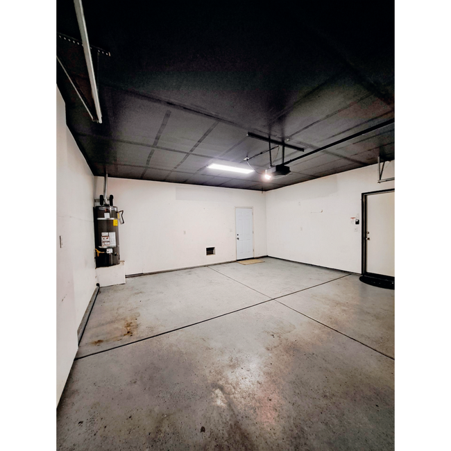 Building Photo - Comfortable Two-Story 4BR Home in Fresno!