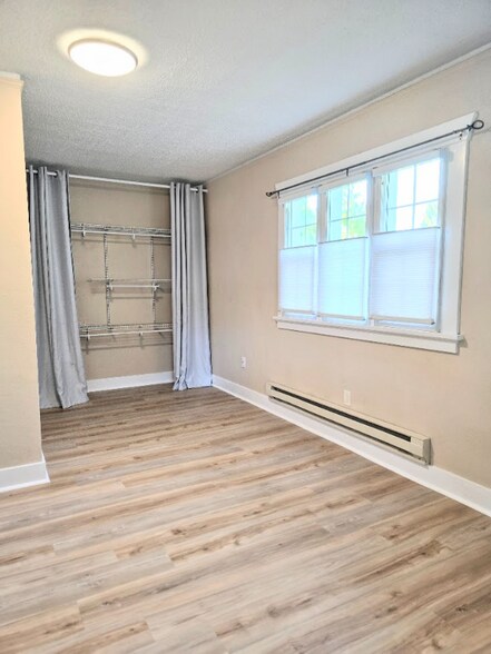 Building Photo - 22 W Pine St