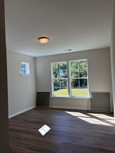Building Photo - 1056 Fawn Creek Dr