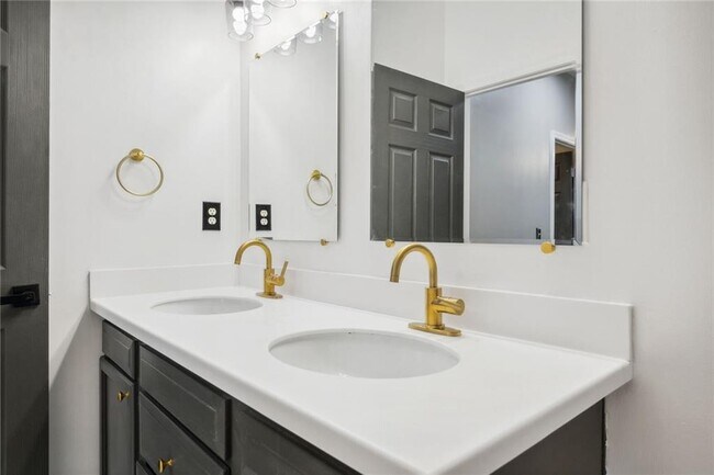 Building Photo - 3131 Washington Rd