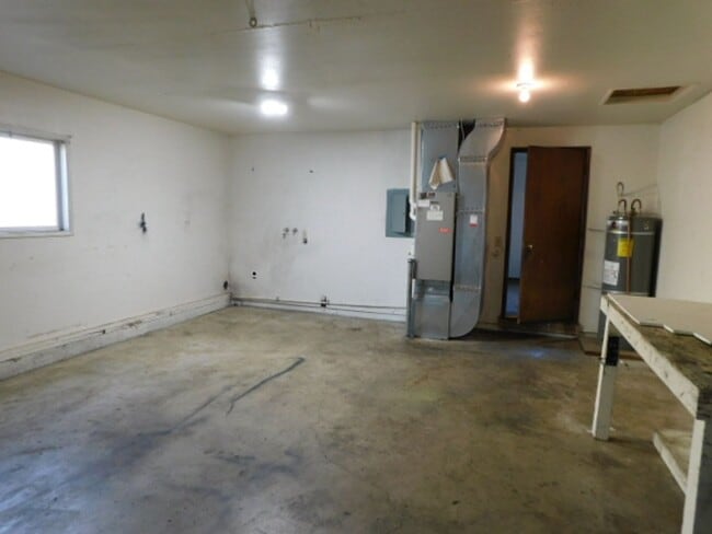 Building Photo - 3Bd/2Ba Single Story House - For viewing!