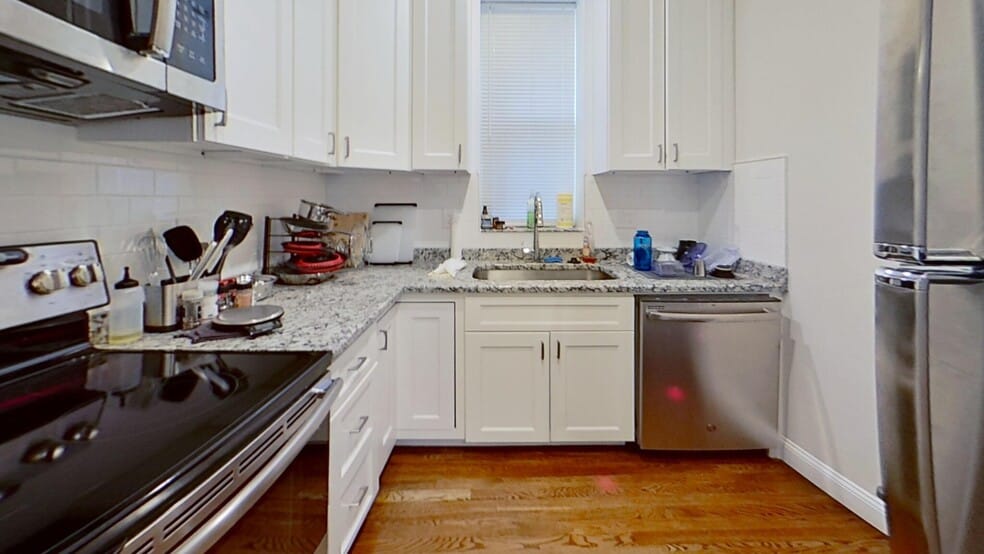 Building Photo - 2009 Commonwealth Ave