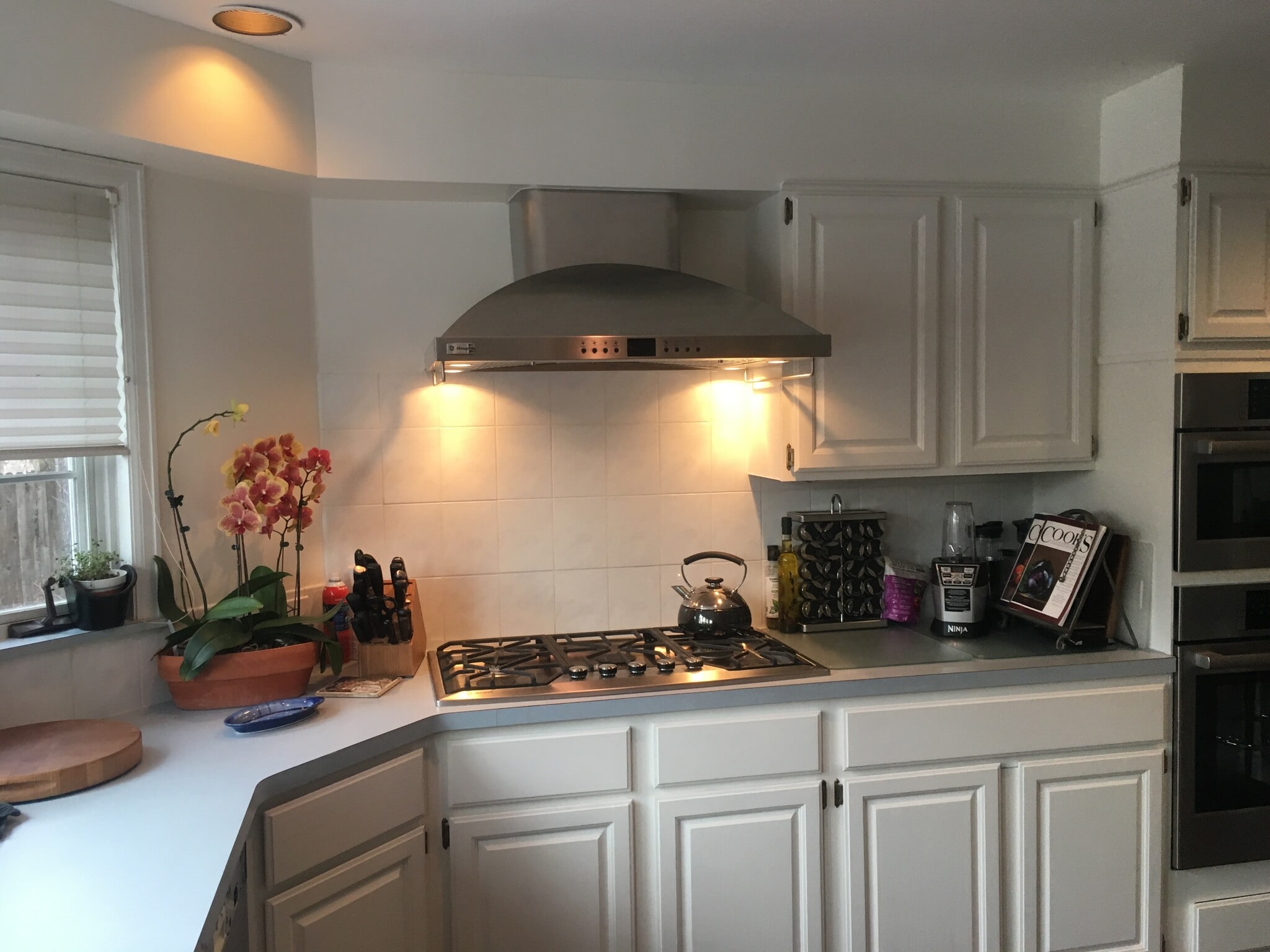 Kitchen Gas cooktop - 555 Saulsbury St