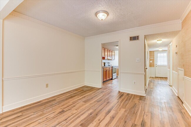 Building Photo - 407 Folkstone Cir