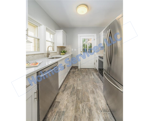 Gorgeous, updated kitchen w/ new cabinets & stainless steel appliances!! - 1226 Bird Ave