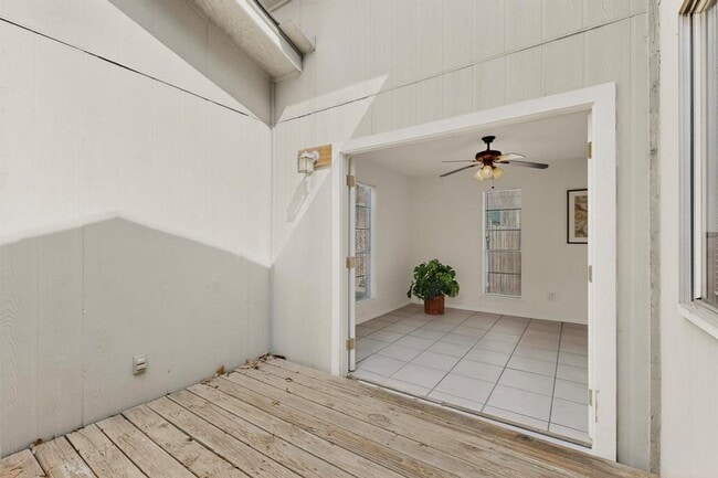 Building Photo - 10003 Rutland Village E