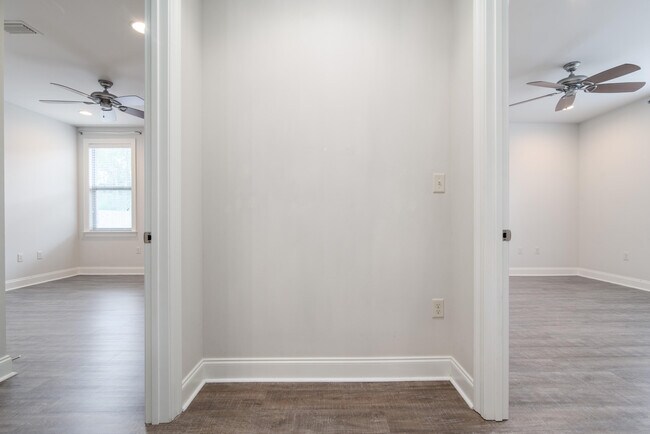 Building Photo - 718 Woods Dr