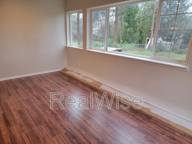 Building Photo - 344 W Selmar Ct
