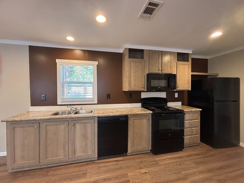 Building Photo - 231 Fryer St