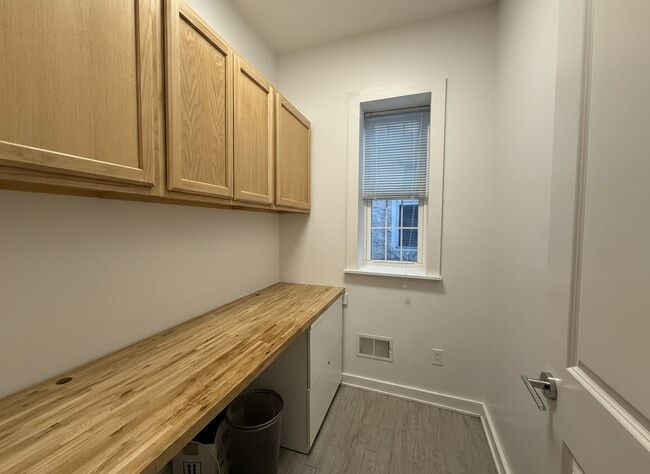 Building Photo - 2529 Grays Ferry Ave