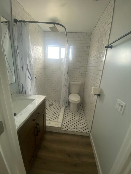 Building Photo - 1429 E 82nd St