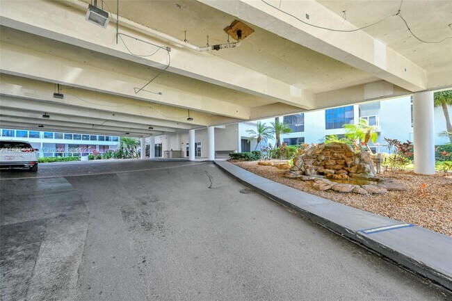Building Photo - 20505 E Country Club Dr
