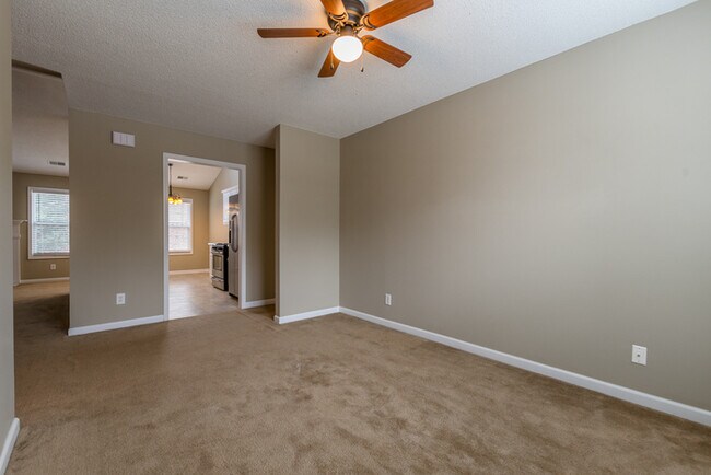 Building Photo - 3 BD 2 BA  Fenced Ranch with Bonus Room