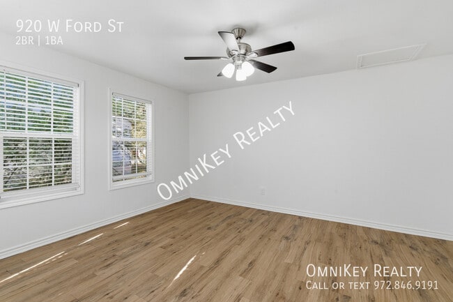 Building Photo - 920 W Ford St