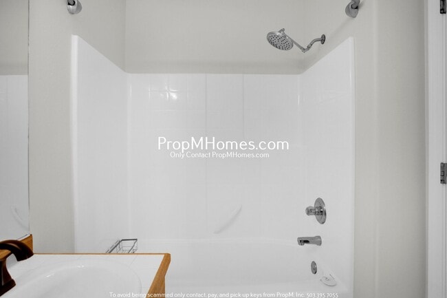 Building Photo - Updated Three Bedroom Townhome Near Nike & Intel!