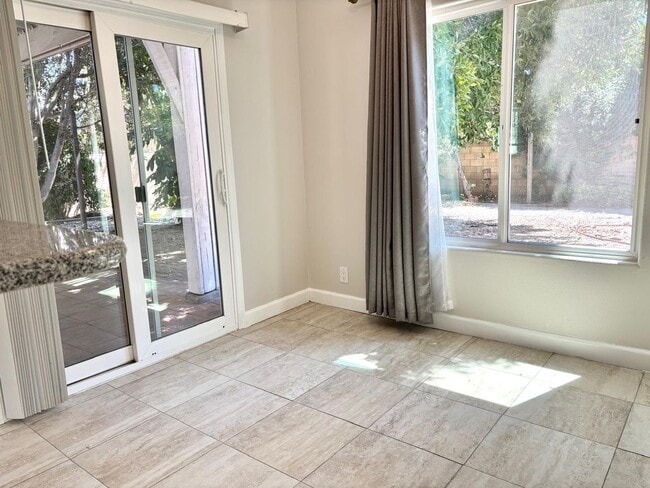 Building Photo - Welcome to this stunning 3-bedroom, 2.5-ba...