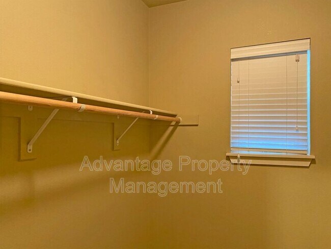 Building Photo - 515 N Catron Pl