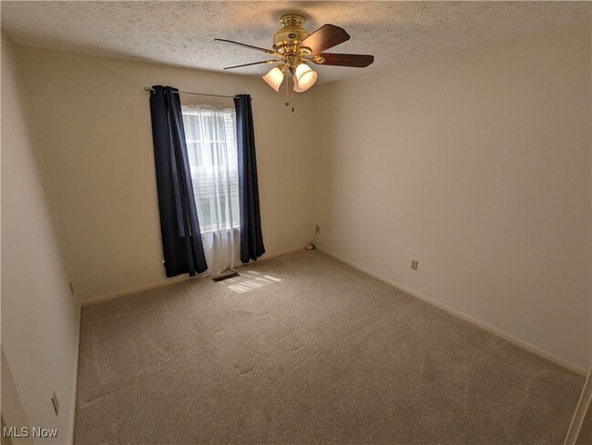Building Photo - 1417 Hollow Wood Ln
