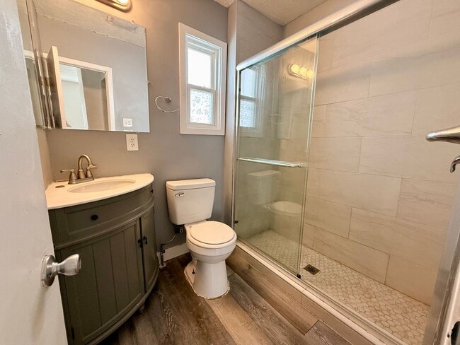 Building Photo - Freshly Updated 2 Bed Home with Extra Storage