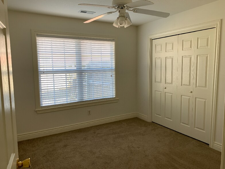 Building Photo - 702 Tunbridge Dr