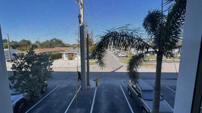 Building Photo - 330 SE 2nd St