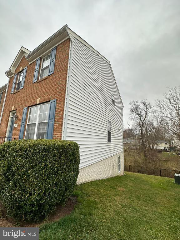 Building Photo - 218 Kirby St